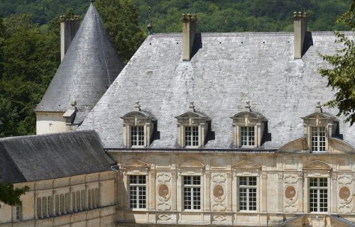 Château de Bussy-Rabutin, Centre des monuments nationaux, photographie de la cour d'honneur du château.