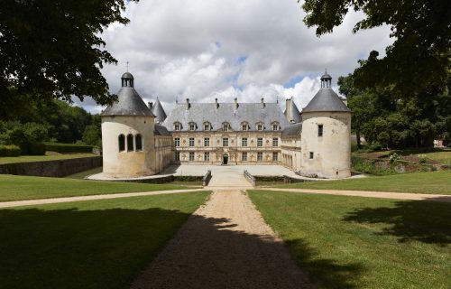 Château de Bussy-Rabutin, Centre des monuments nationaux, photographie de la cour d'honneur du château