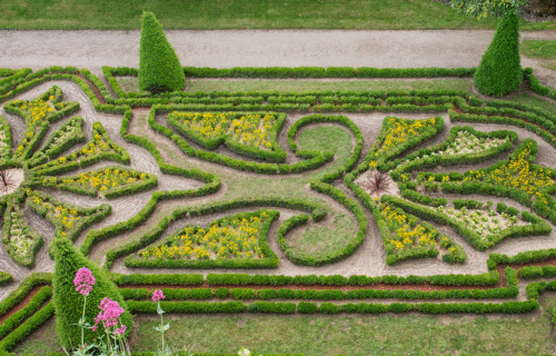 Château d'Angers, Centre des monuments nationaux, photographie en vue aérienne des jardins.