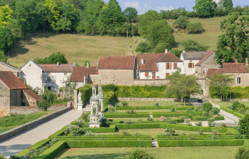 Château de Bussy-Rabutin, Centre des monuments nationaux, photographie des jardins du château.