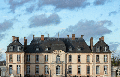 Château de la Motte-Tilly, Centre des monuments nationaux, photographie de la façade du château.