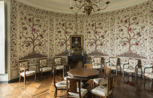 Château de Bussy-Rabutin, Centre des monuments nationaux, photographie de l'intérieur d'une pièce.