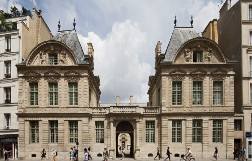 Hôtel de Béthune-Sully, Centre des monuments nationaux, photographie de la façade sur rue de l'hôtel de Béthune-Sully