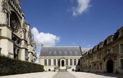 Palais du Tau, Centre des monuments nationaux, photographie de la cour d'honneur du Palais du Tau.