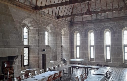 Abbaye du Mont-Saint-Michel, Centre des monuments nationaux, photographie de la salle belle chaise.