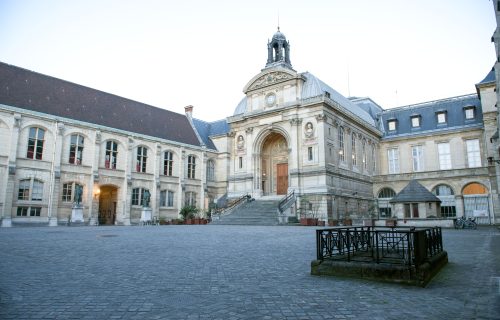 Conservatoire National des Arts et Métiers, musée des Arts et Métiers, photographie de la cour d'honneur.